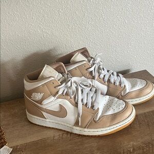 Nike Air Jordan 1 Mid Tan Gum sneakers in a men's size 8.5 women's 10